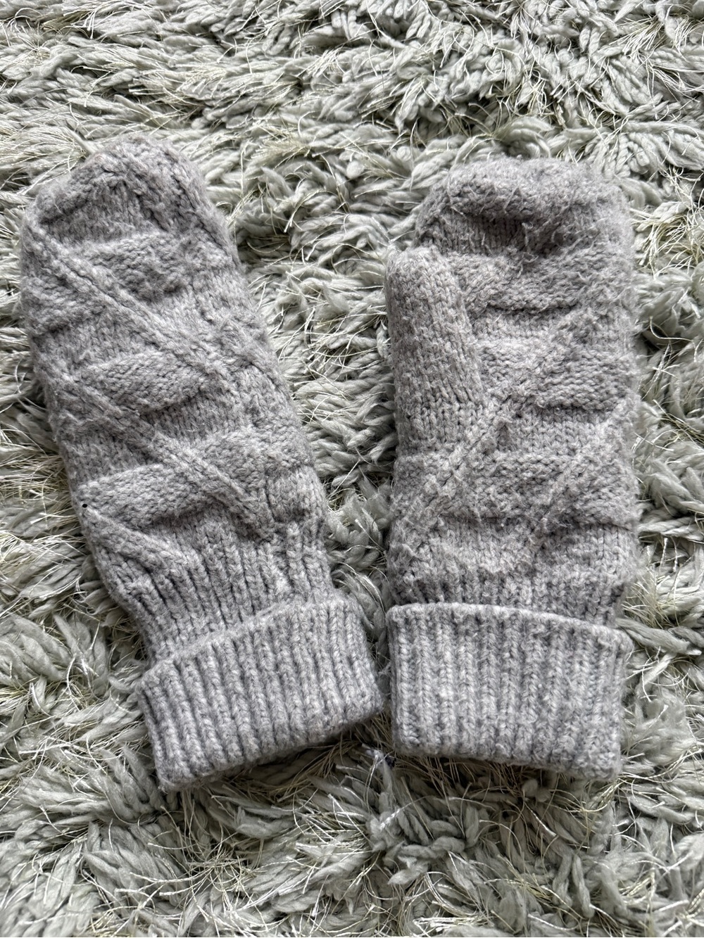 Women's Textured Knit Mittens in Light Gray - Picture 2 of 4